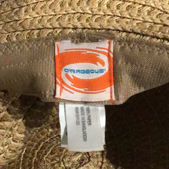 Pretty hat - Picture 4 of 5